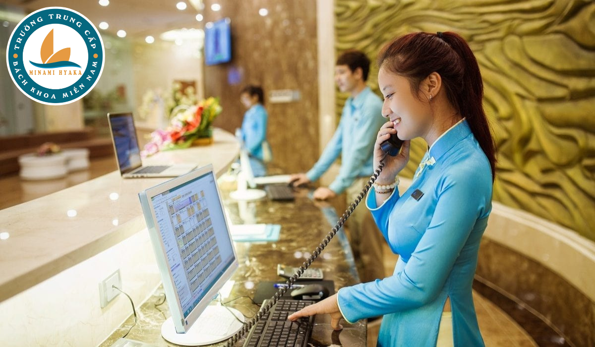 Bộ phận lễ tân khách sạn làm gì?